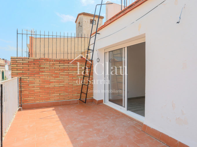 ¡Luminoso y reformado ático/loft en el casco antiguo de Sarrià! .  