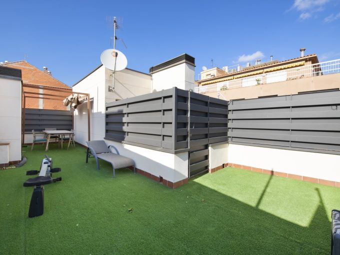 ¡Céntrico Ático de 2h con terraza y balcón en Sarrià!  